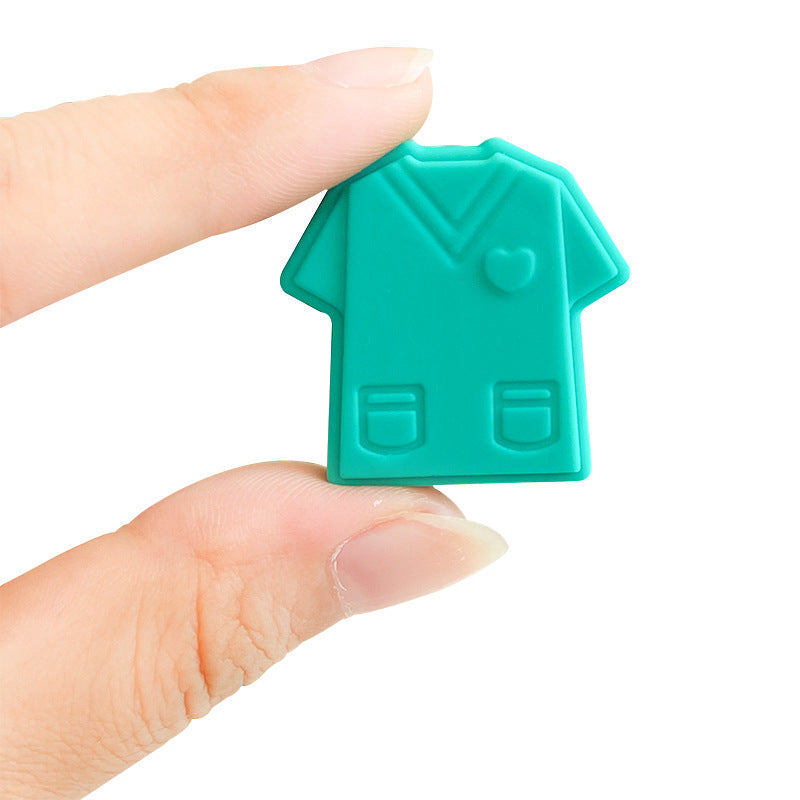 Al por mayor10pcs/paquete 26 × 26 mm cuentas de silicona uniforme de enfermería masculina